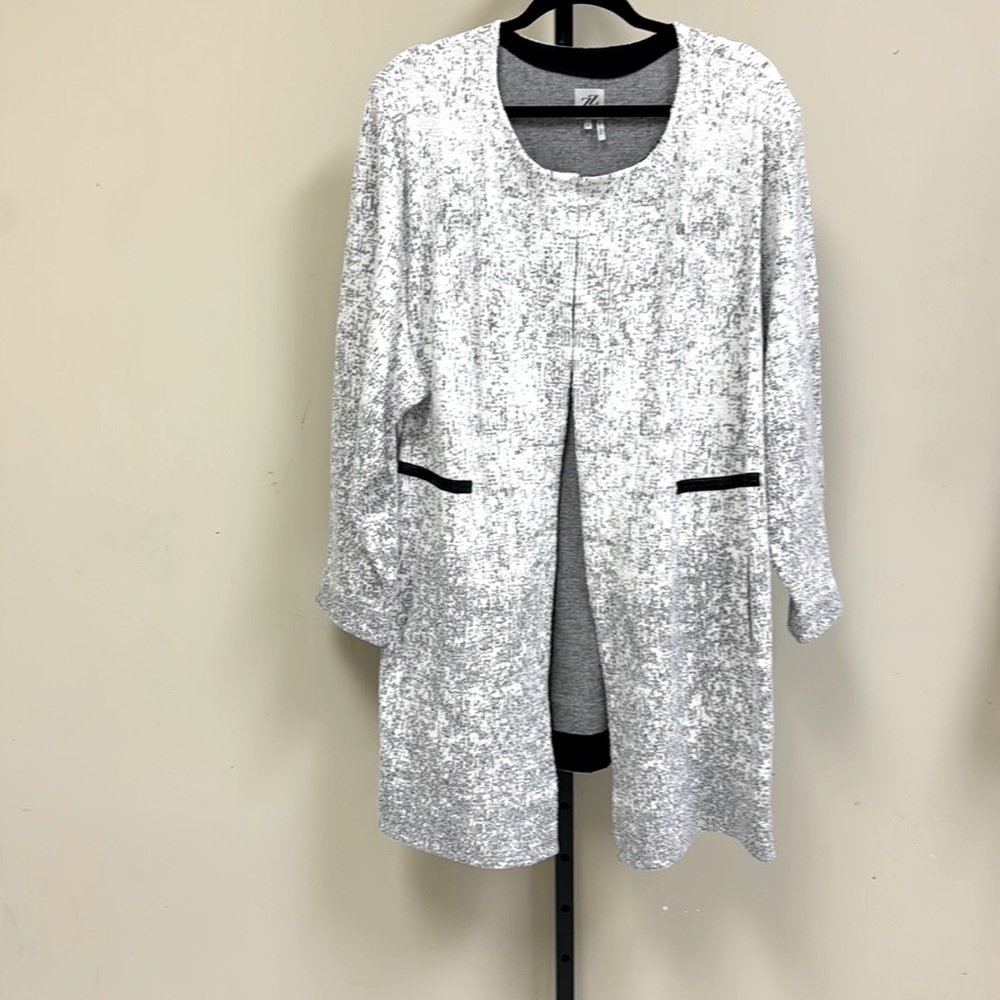 Plus size ZOZO long suit jacket. Blackk/gray/white